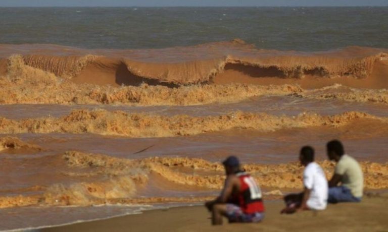 lama-samarco-em-mucuri